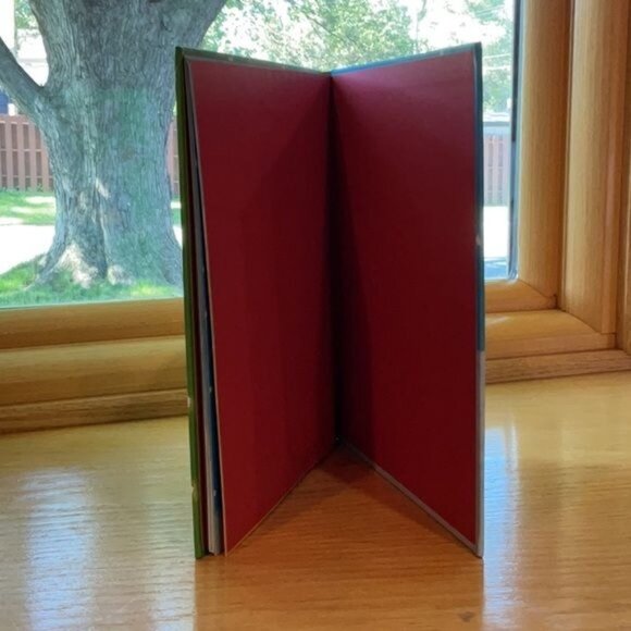 Pete The Cats 12 Groovy Days Of Christmas Hardcover Book Kimberly & James Dean - Picture 4 of 4